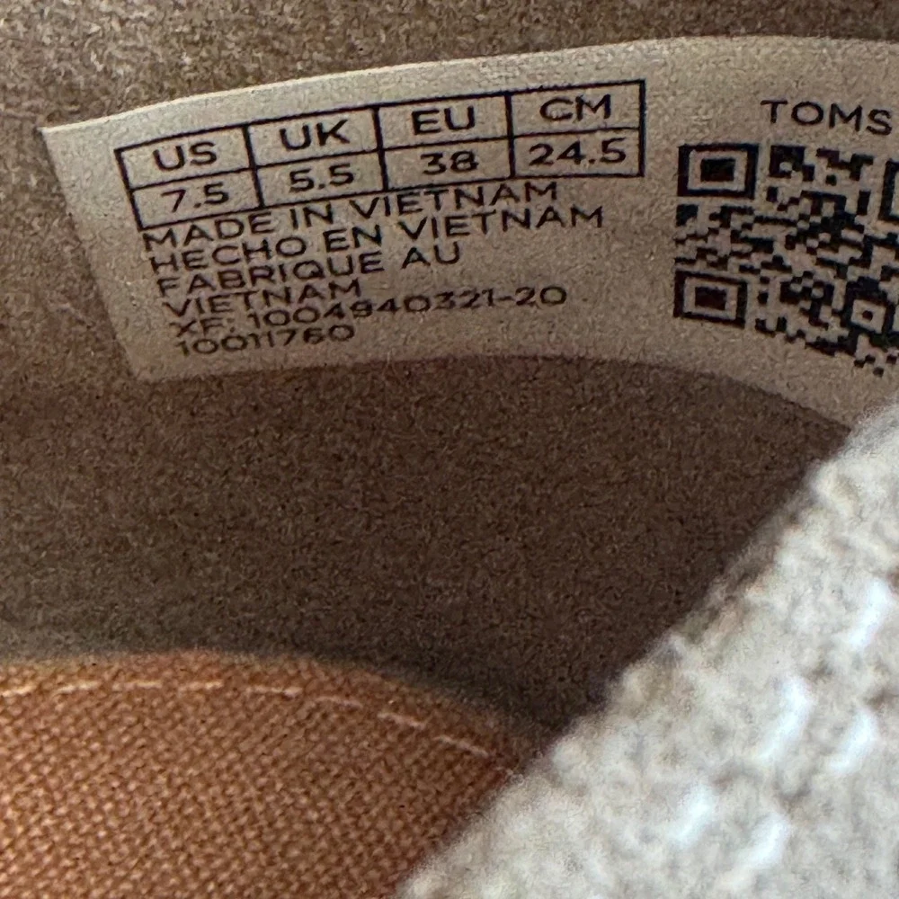 TOMS Shoes Women 7.5 Tan Jutti Suede Perforated‎ Pointed Cutout Ballet Flats